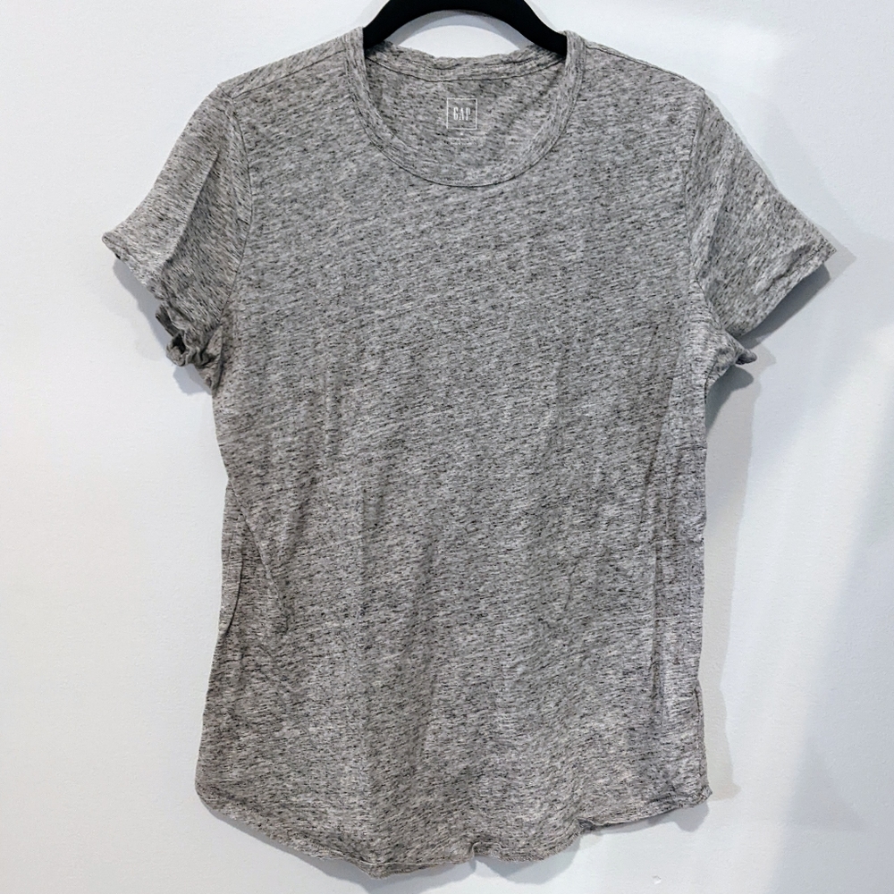 Gray GAP T-shirt, Size Medium